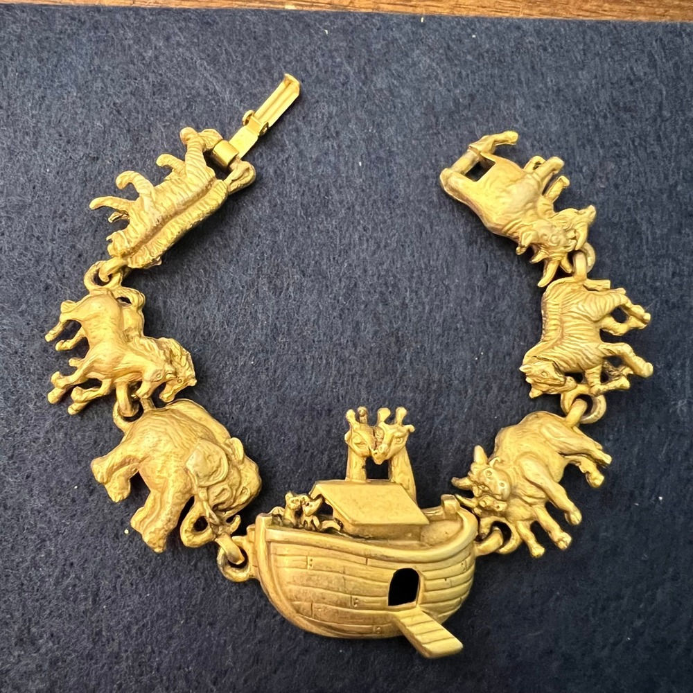 AJC Vintage Noahs Ark Animal Link Bracelet Gold Tone Matte Textured Religious